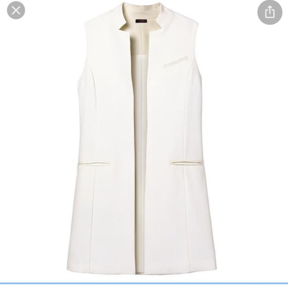 Mark. Elegant White Sleeveless Coat
